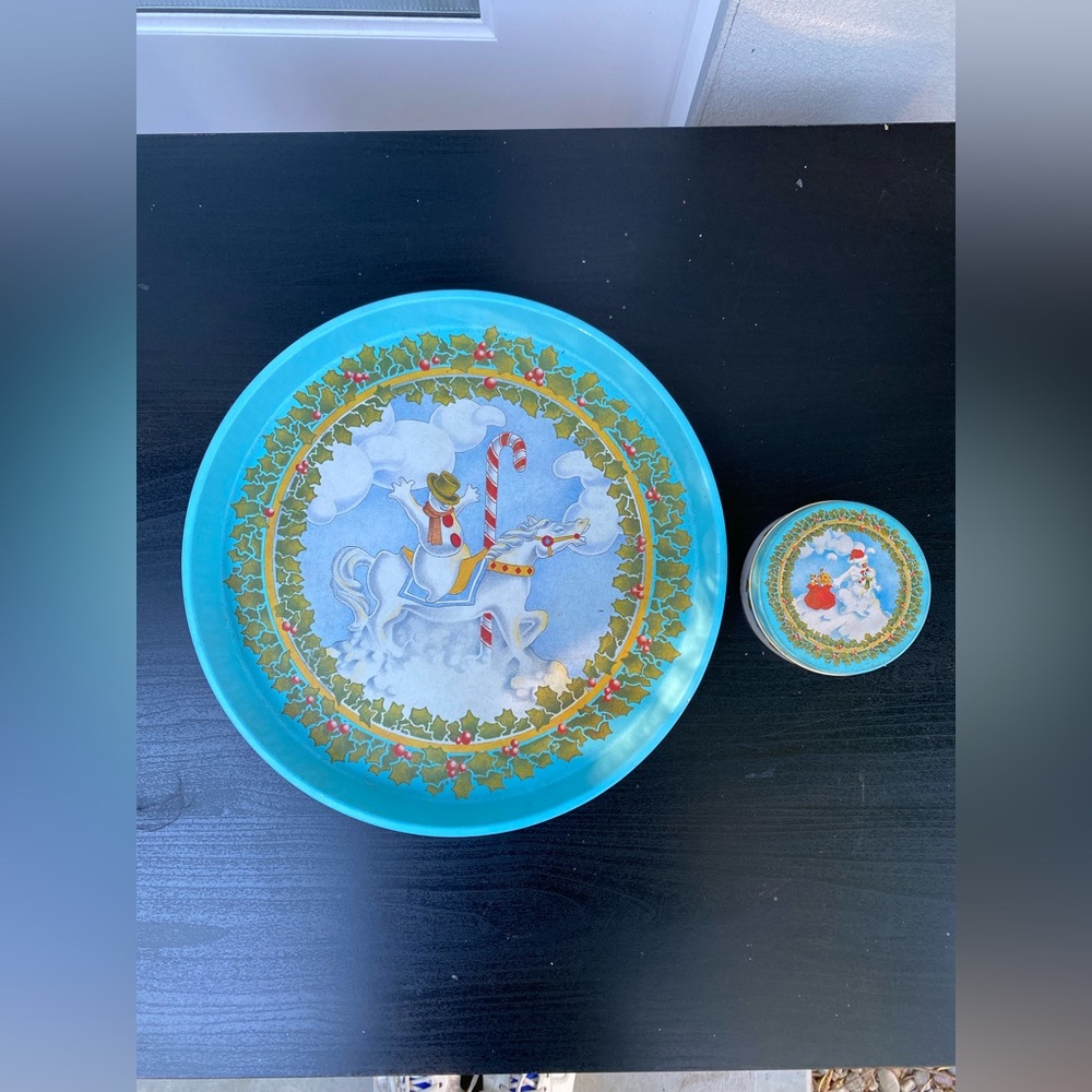 Vintage 1986Christmas Serving Tray Large Tin Metal Round 13"